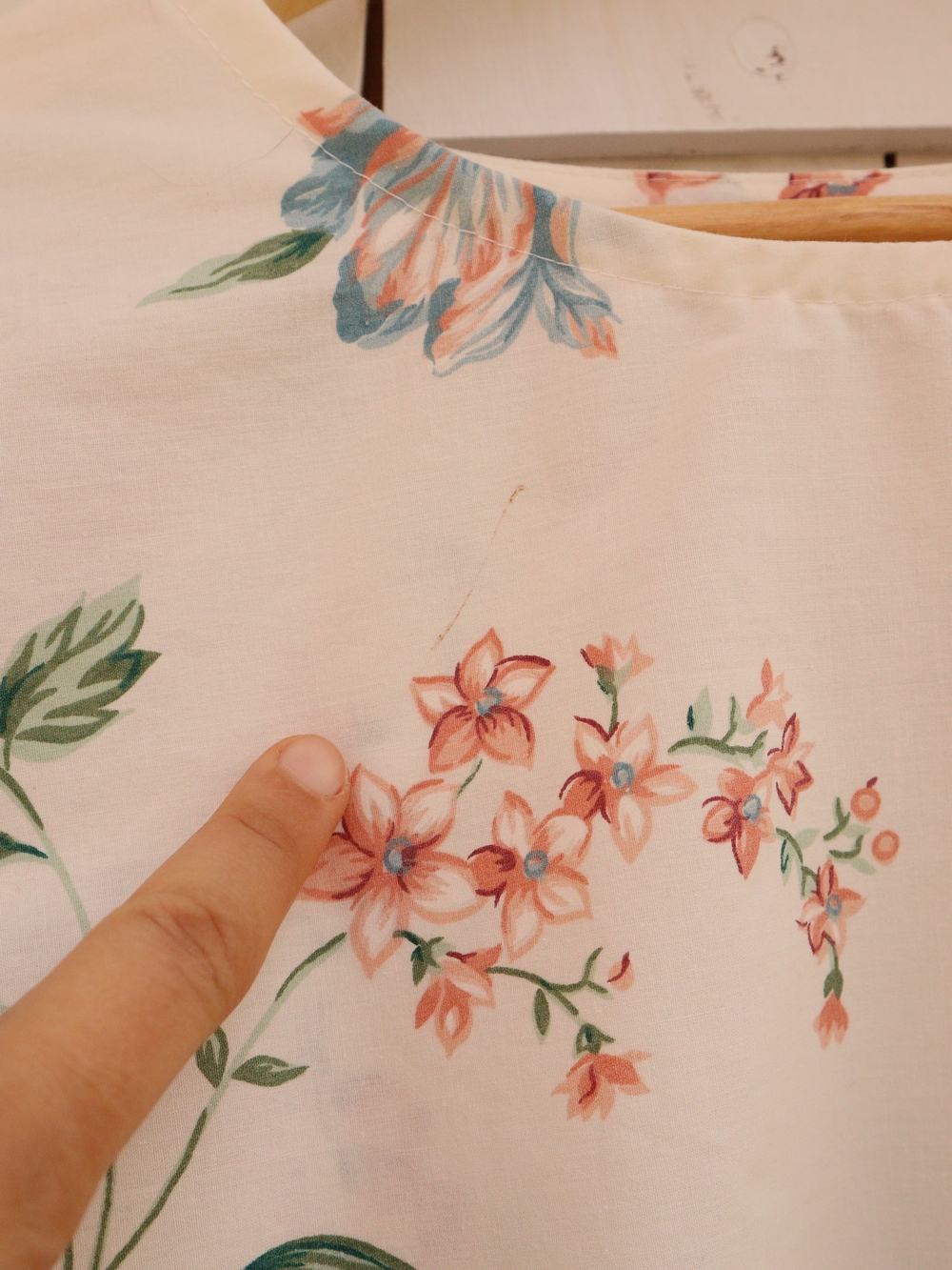 Upcycled Cream Blouse with Ruffles And Florals M • L - Picture 10 of 11
